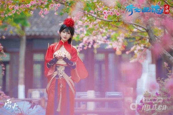 图2:一袭红衣倾人城.jpg 图2:一袭红衣倾人城.jpg